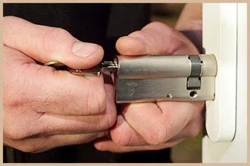 Elite Locksmith Services Milwaukee, WI 414-751-1872 Elite Locksmith Services Milwaukee, WI 414-751-1872 - 1-locksmiths